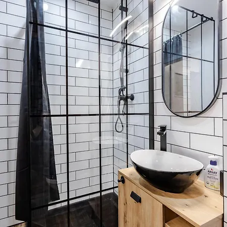 Wawrzyniaka Very Berry Modern For 6 Guests Near Old Zoo By Renters *