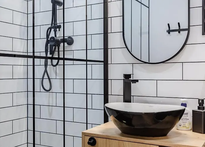 Wawrzyniaka Very Berry Modern For 6 Guests Near Old Zoo By Renters