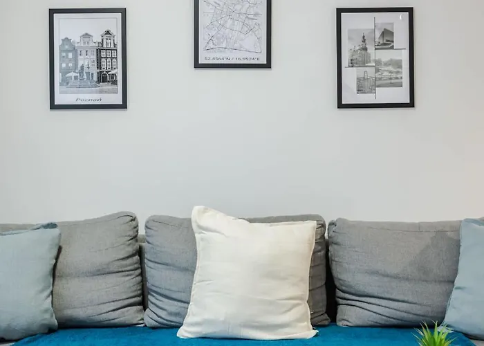 Wawrzyniaka Very Berry Modern For 6 Guests Near Old Zoo By Renters Apartment Poznan