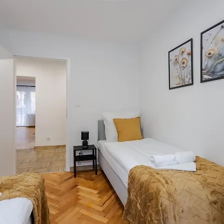 Wawrzyniaka Very Berry Modern For 6 Guests Near Old Zoo By Renters פוזנן