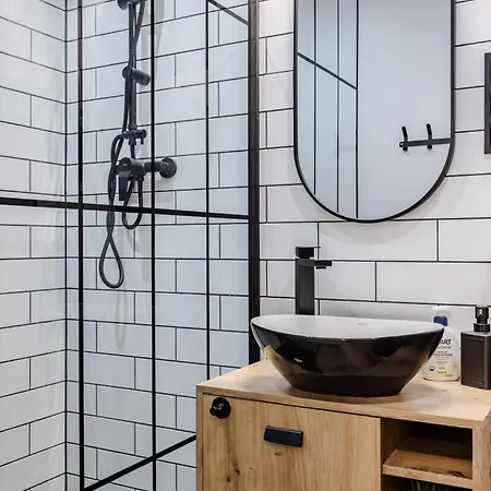 Wawrzyniaka Very Berry Modern For 6 Guests Near Old Zoo By Renters