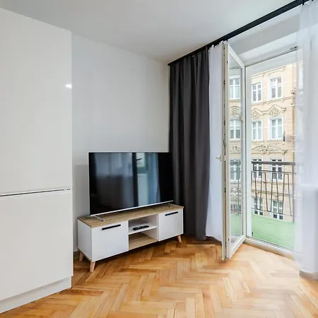 Wawrzyniaka Very Berry Modern For 6 Guests Near Old Zoo By Renters