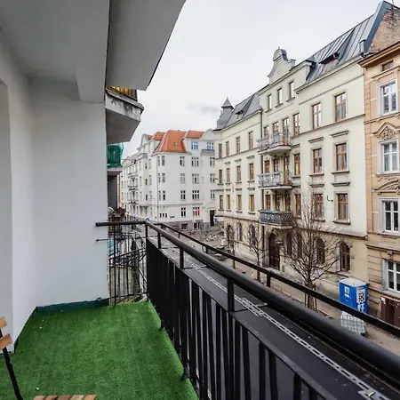 Wawrzyniaka Very Berry Modern For 6 Guests Near Old Zoo By Renters 波兹南