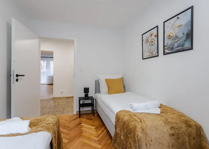 Wawrzyniaka Very Berry Modern For 6 Guests Near Old Zoo By Renters 波兹南