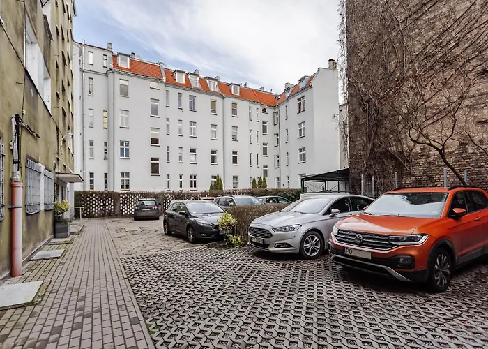 Wawrzyniaka Very Berry Modern For 6 Guests Near Old Zoo By Renters Appartement