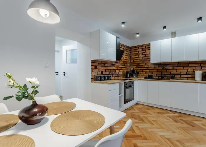 Wawrzyniaka Very Berry Modern For 6 Guests Near Old Zoo By Renters Appartement *