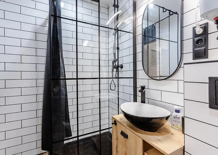 Wawrzyniaka Very Berry Modern For 6 Guests Near Old Zoo By Renters *